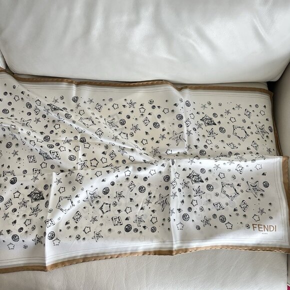 NWT Fendi Scarf 100% Silk Stars Beige Planets 100% Authentic 90 cm 90 cm - Picture 7 of 9